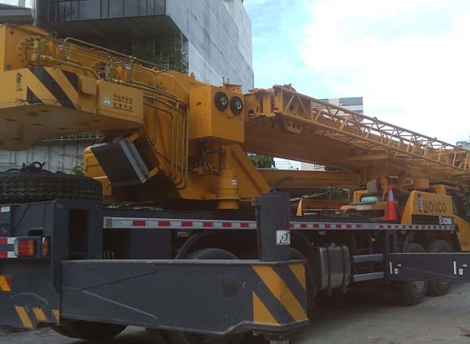 Mobilize 50 tons XCMG truck mounted crane